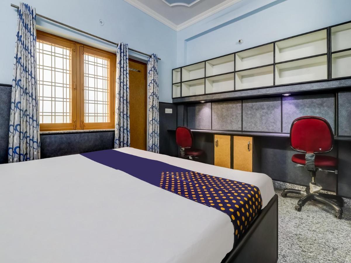 Spot On 82236 Aryan Home Stay Jhajra Экстерьер фото