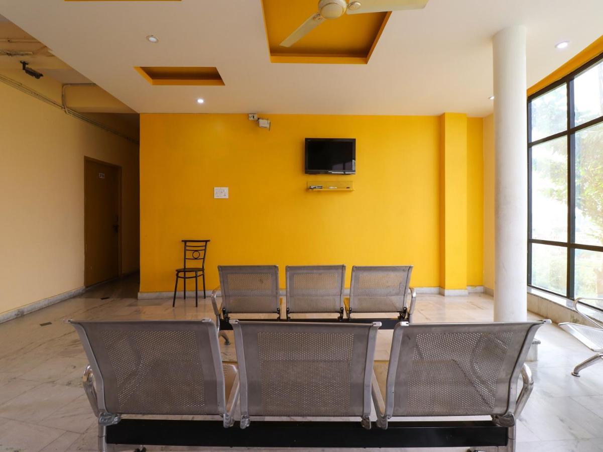 Spot On 82236 Aryan Home Stay Jhajra Экстерьер фото